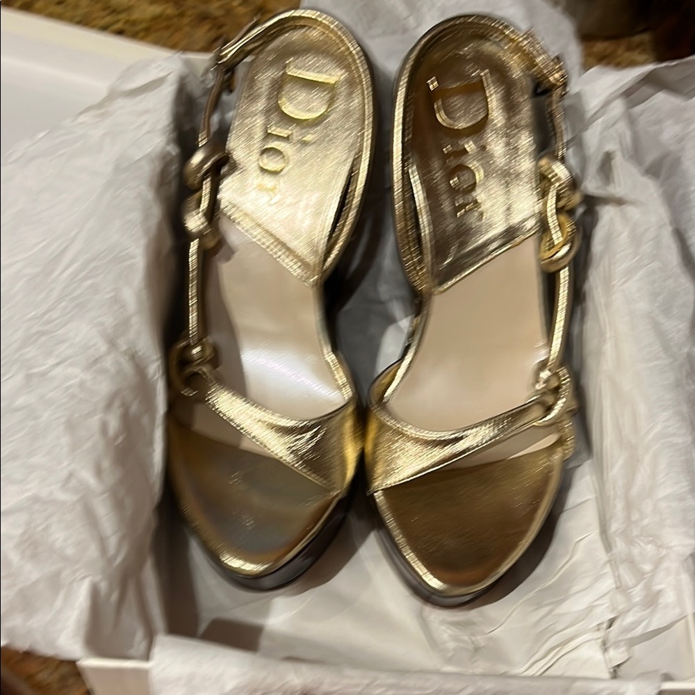 Dior Elegant gold sandal with the original box - Picture 9 of 13